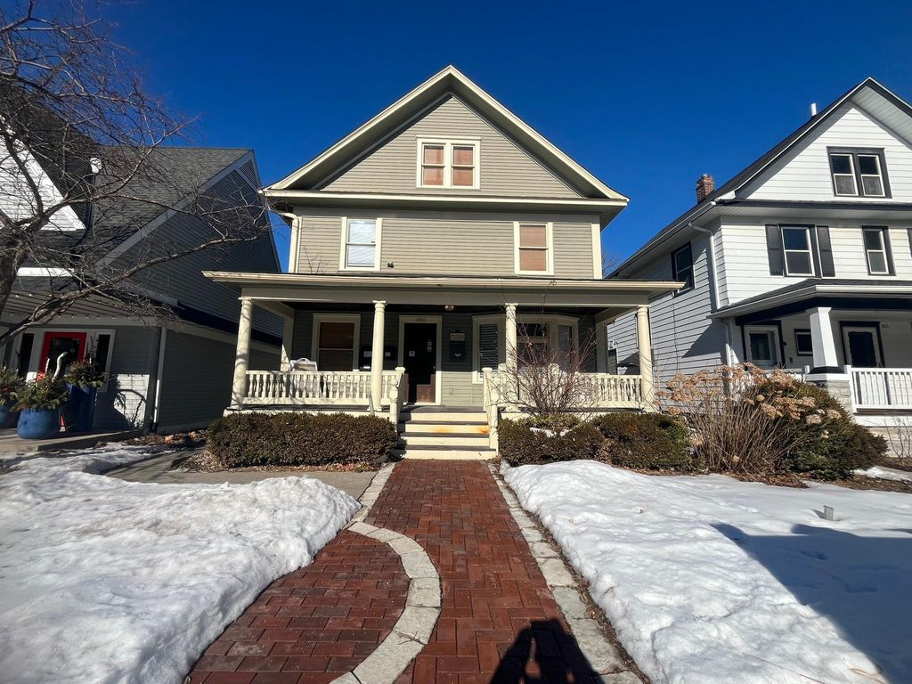Photo of 889 Grand Avenue, Saint Paul, MN 55105 (MLS # 7022320)