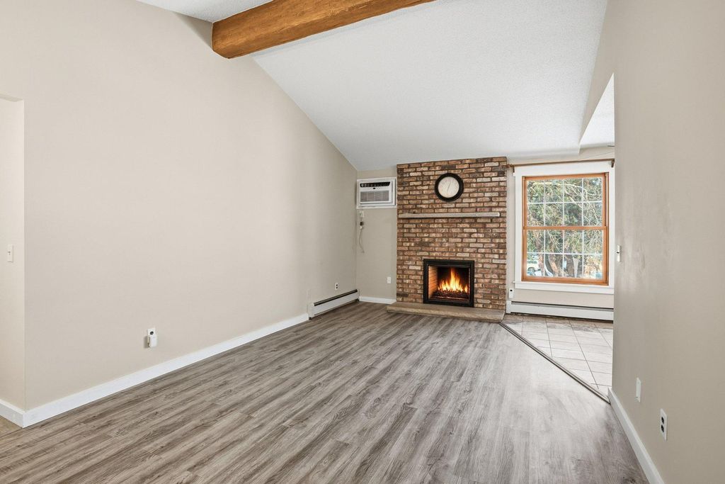 Photo of 810 Old Settlers Trail #5, Hopkins, MN 55343 (MLS # 7010785)