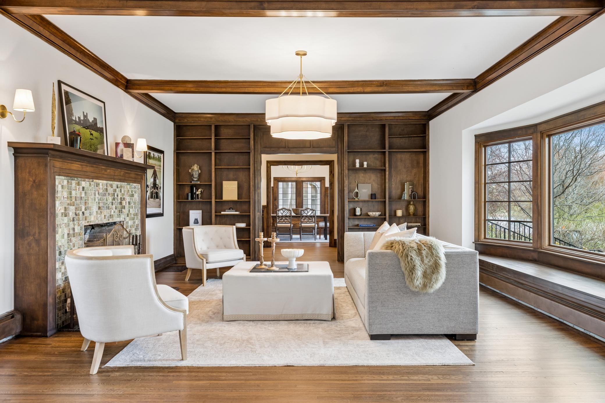 2204 W Lake Of The Isles Parkway