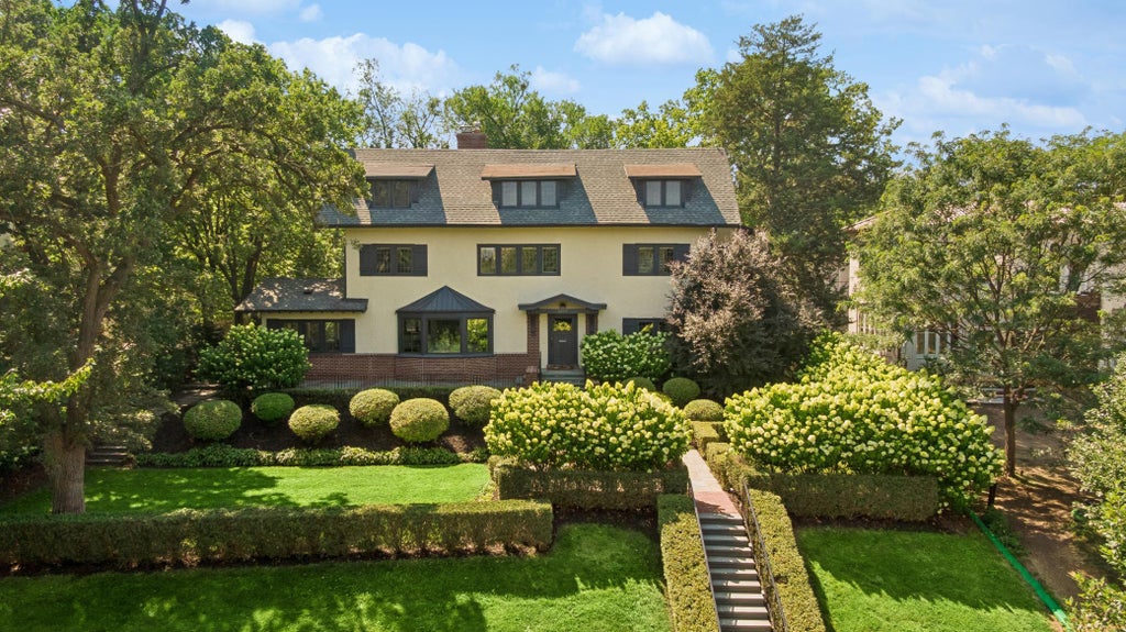 Photo of 2204 W Lake Of The Isles Parkway, Minneapolis, MN 55405 (MLS # 7117523)