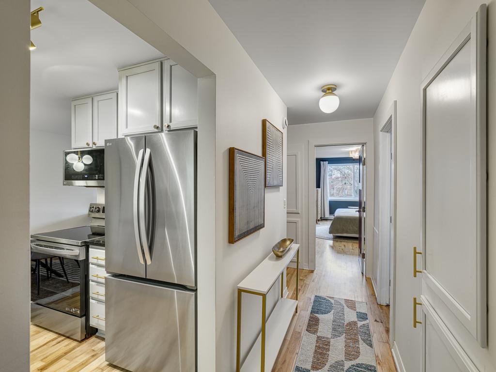 2700 W 44th Street 402