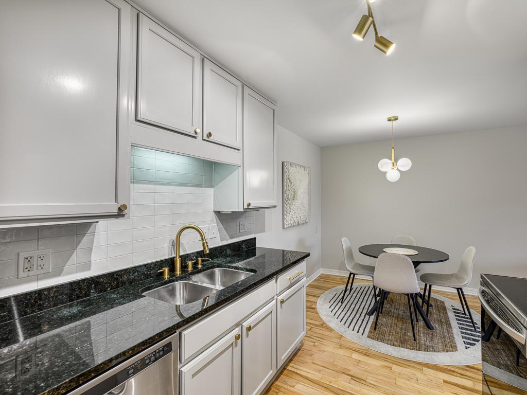 2700 W 44th Street 402