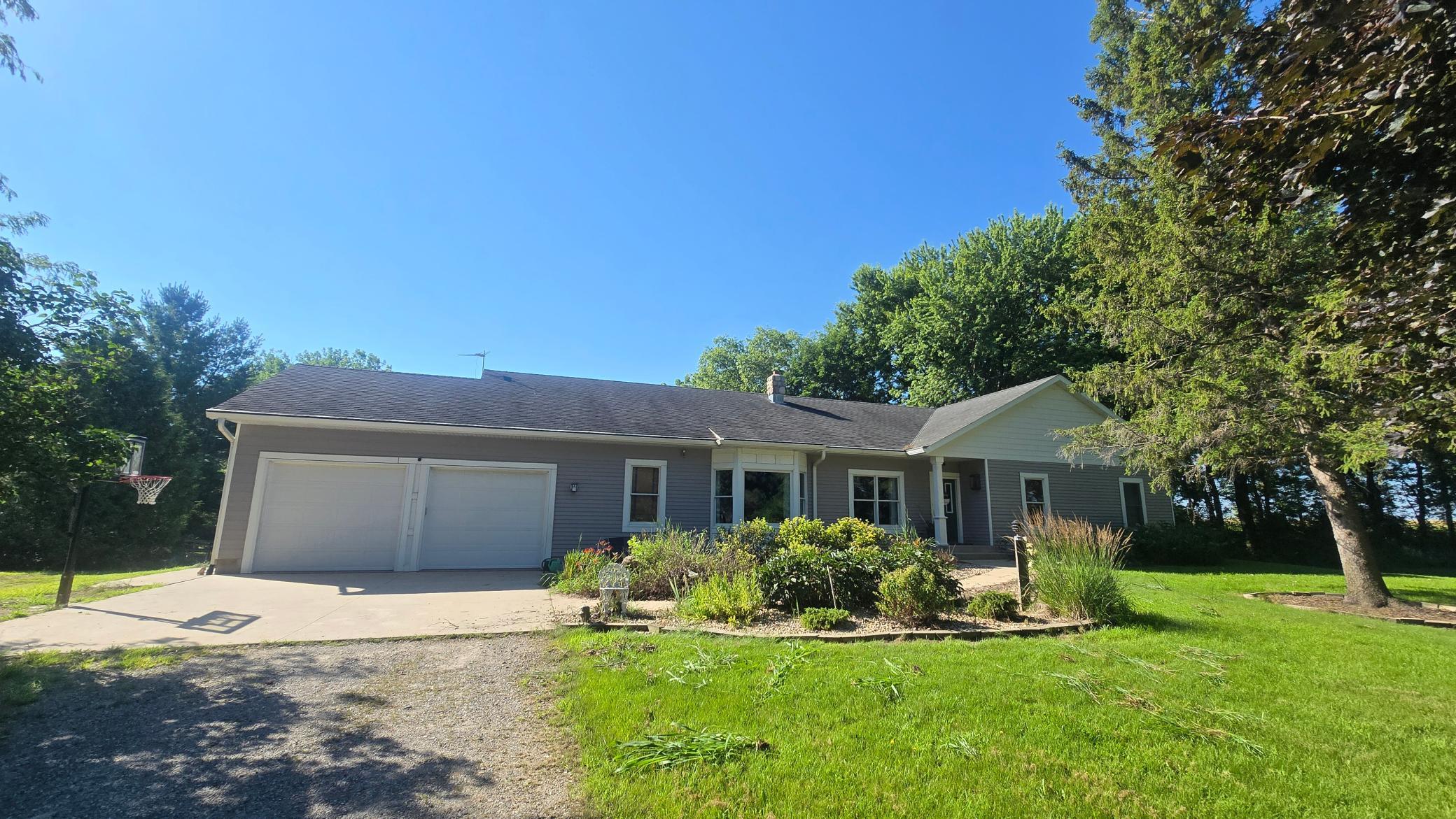 Photo 1 of 53 — 26722 825th Avenue, Hollandale, MN 56045