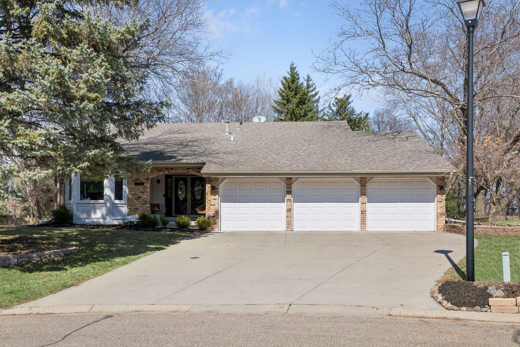 Photo of 4841 Safari Court N, Eagan, MN 55122 (MLS # 7036913)