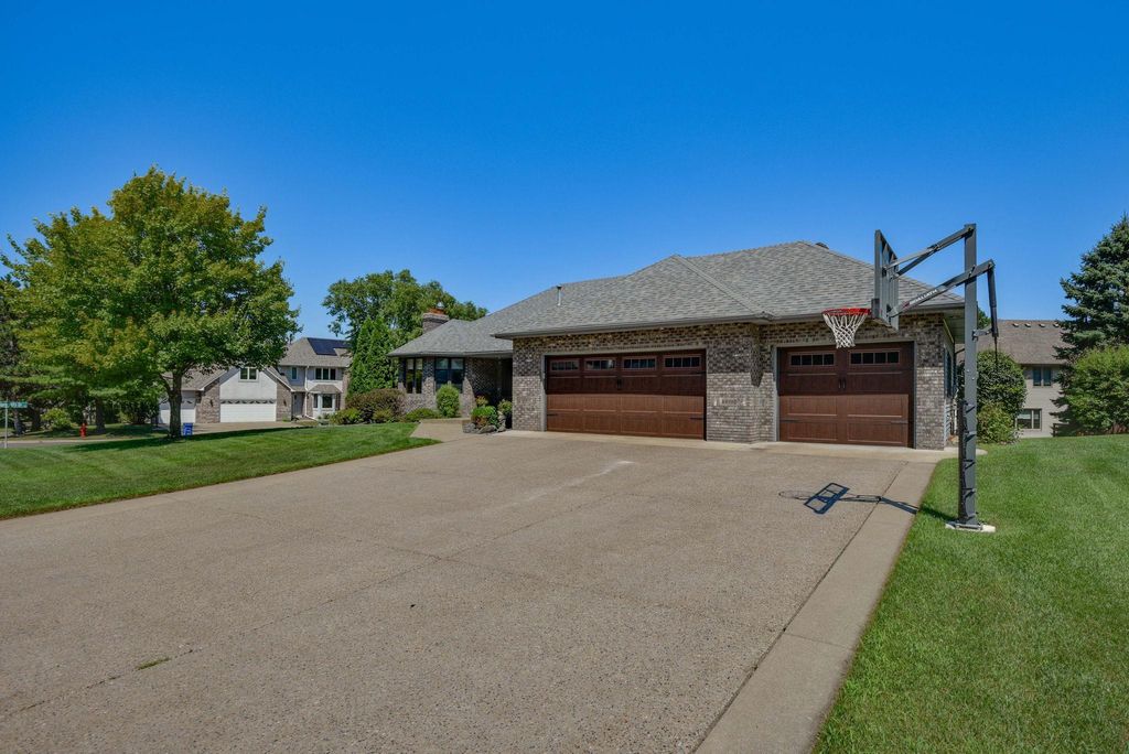 Photo of 313 Wyndham Circle W, New Brighton, MN 55112 (MLS # 7109308)