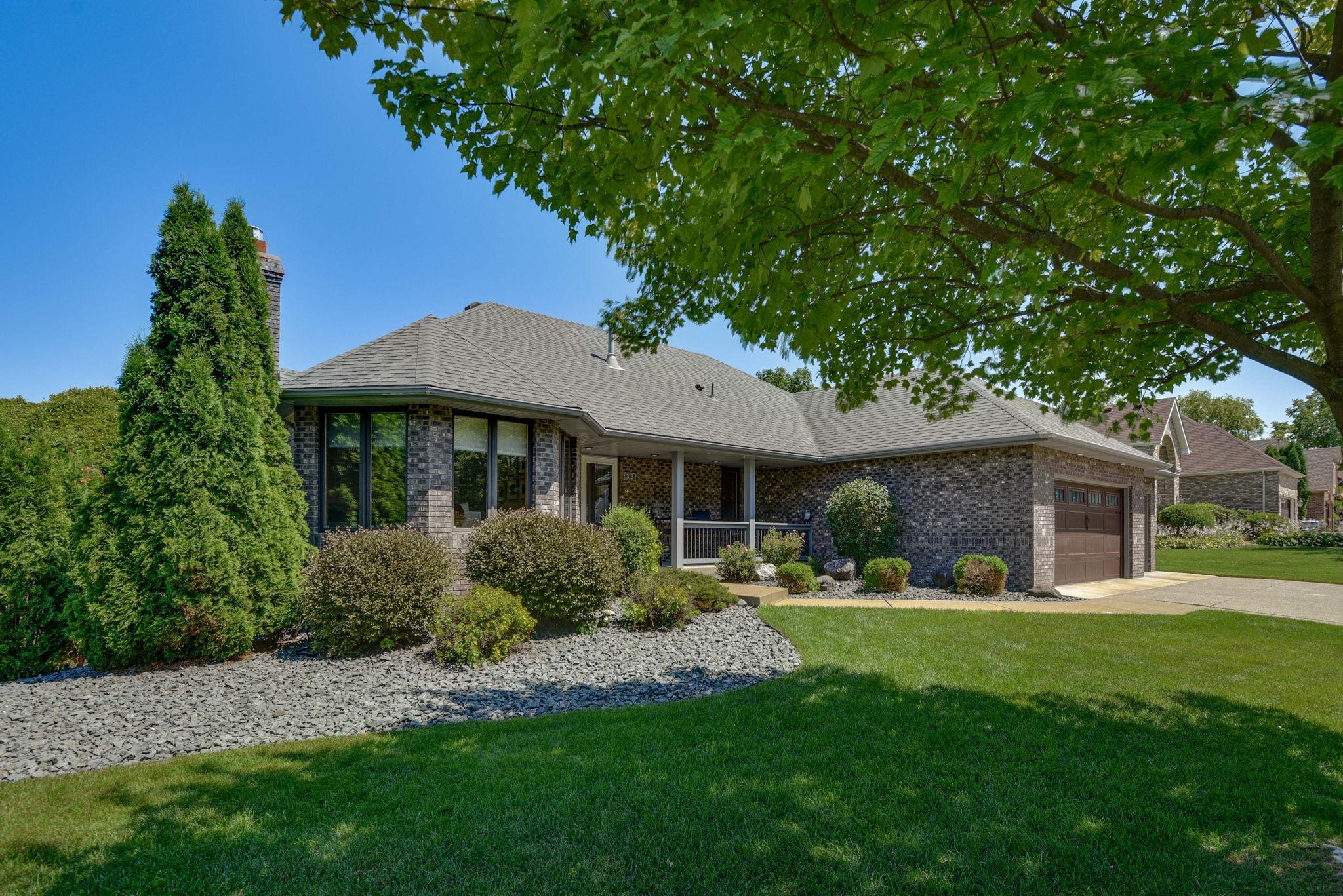 313 Wyndham Circle W