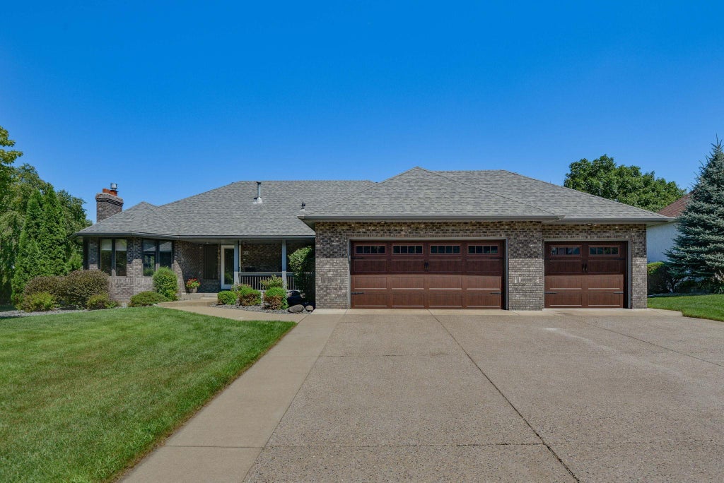 Photo of 313 Wyndham Circle W, New Brighton, MN 55112 (MLS # 7109308)
