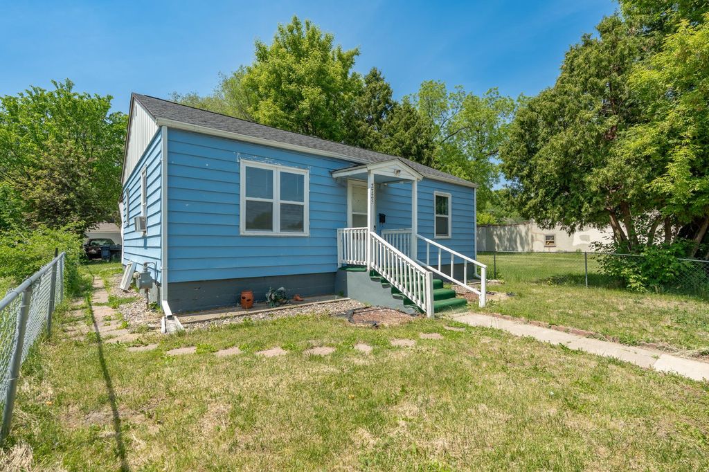 Photo of 2725 Penn Avenue N, Minneapolis, MN 55411 (MLS # 7079633)