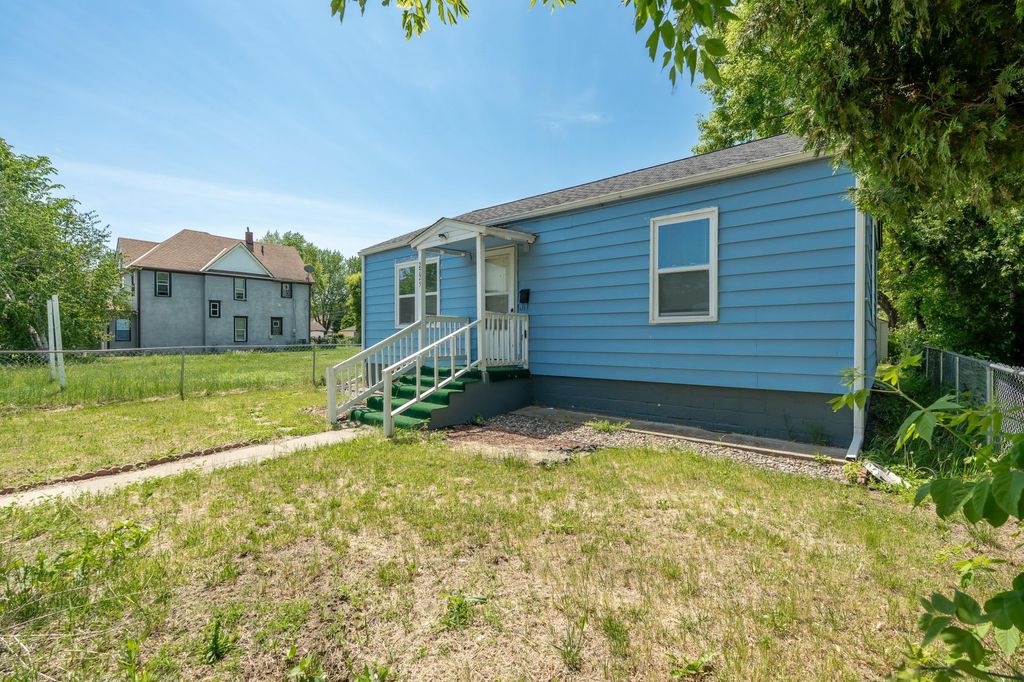 Photo of 2725 Penn Avenue N, Minneapolis, MN 55411 (MLS # 7079633)