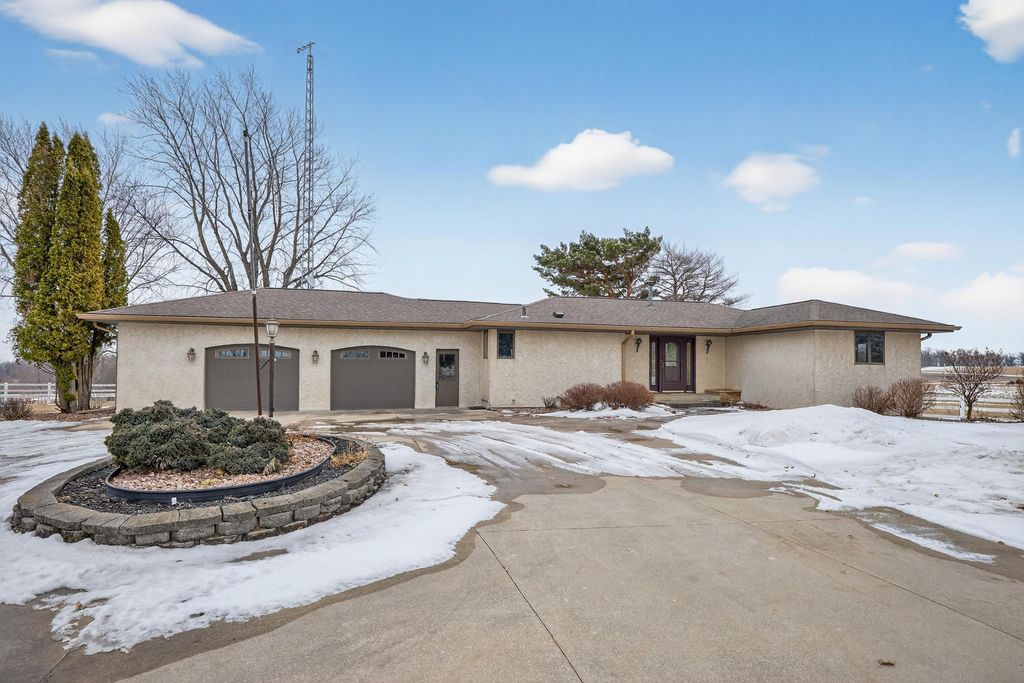 Photo of 1600 County 8 Road SW, Stewartville, MN 55976 (MLS # 7020447)