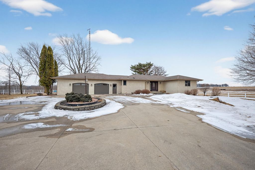 Photo of 1600 County 8 Road SW, Stewartville, MN 55976 (MLS # 7020447)