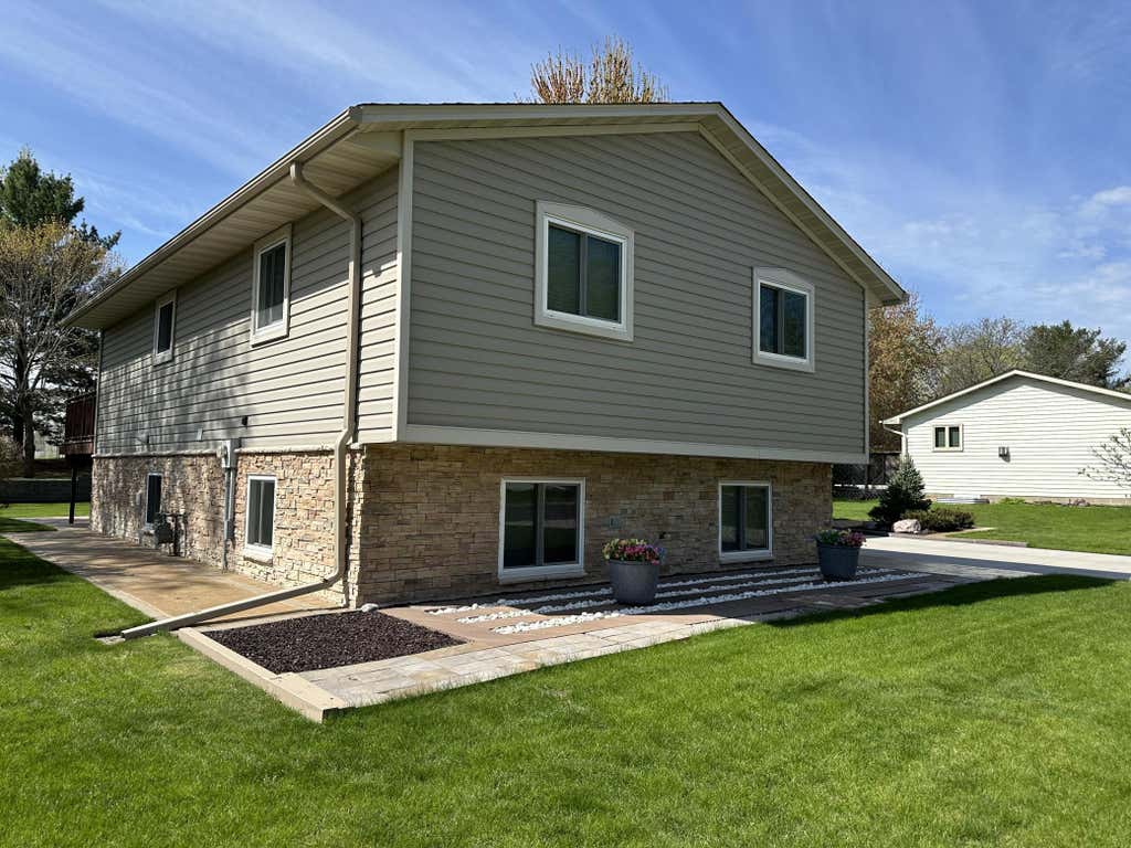 Photo of 446 Hawes Avenue, Vadnais Heights, MN 55127 (MLS # 7071698)