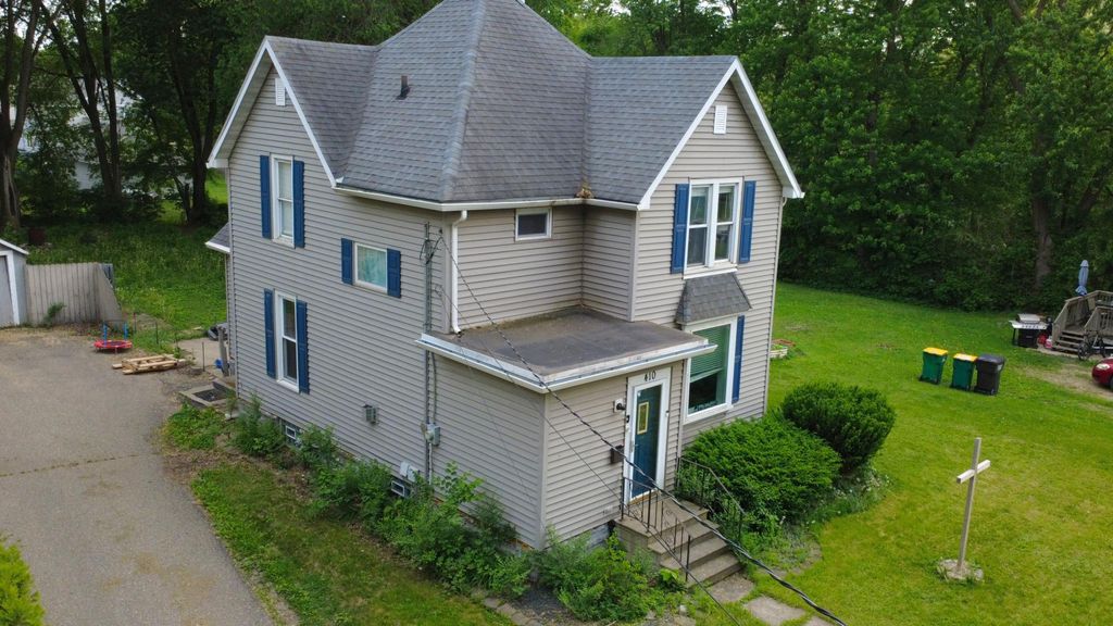 Photo of 410 Frank Hall Drive, Albert Lea, MN 56007 (MLS # 7082734)