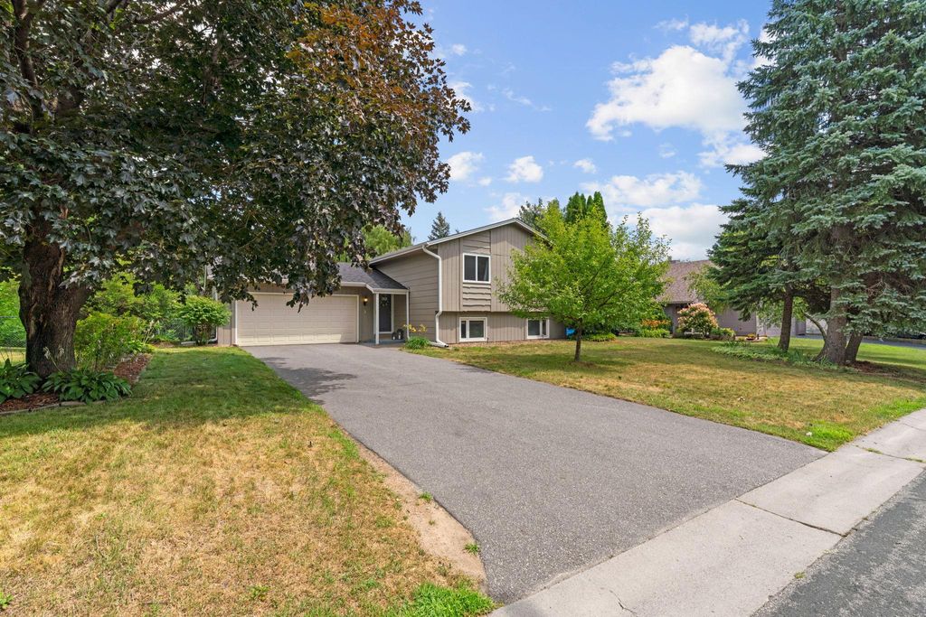 Photo of 8648 N Zinnia Way, Maple Grove, MN 55369 (MLS # 7107880)