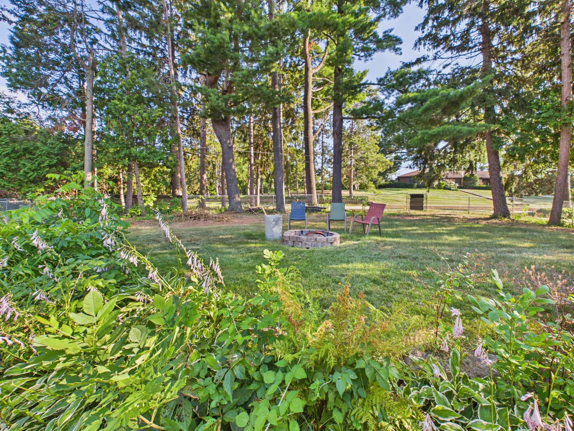 1209 Pine Street W