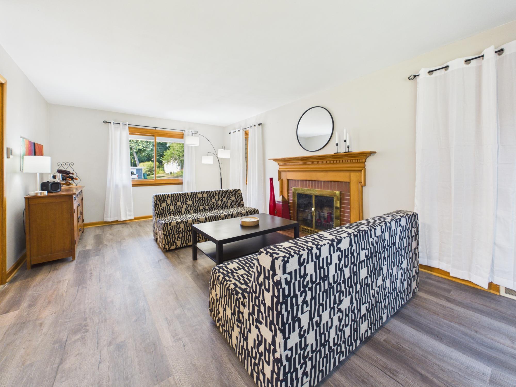 1209 Pine Street W