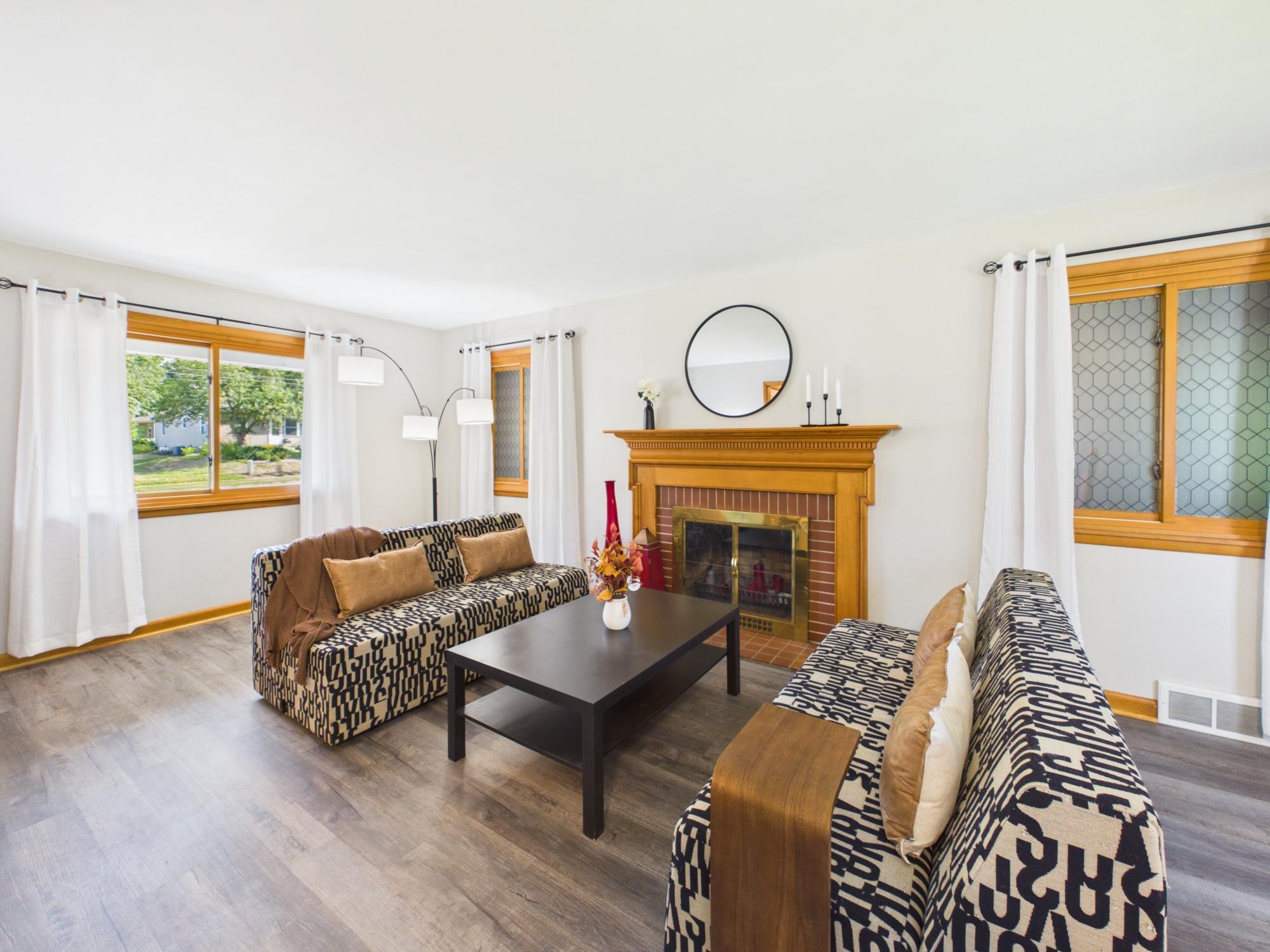 1209 Pine Street W