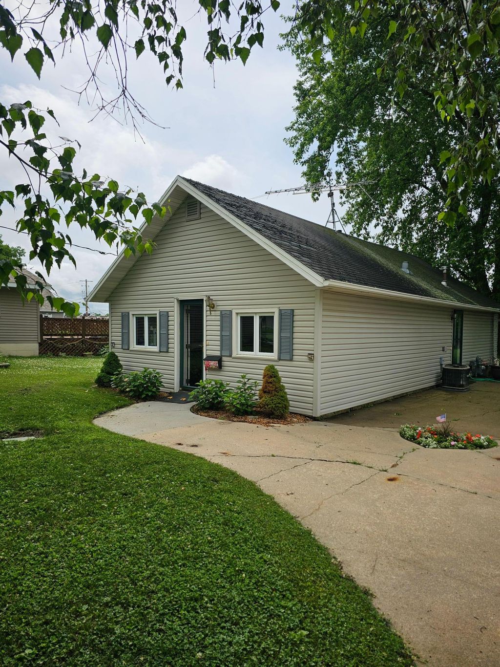 Photo of 606 3rd Street SW, Stewartville, MN 55976 (MLS # 7103911)