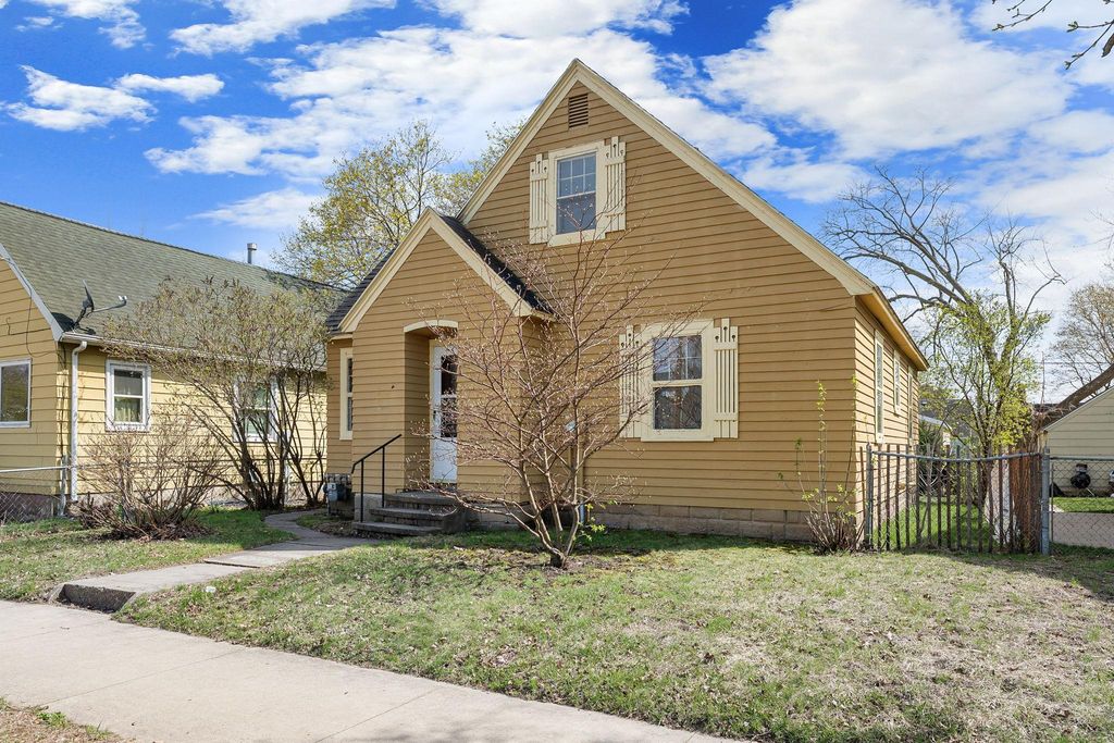 Photo of 905 10th Avenue SW, Austin, MN 55912 (MLS # 7061700)