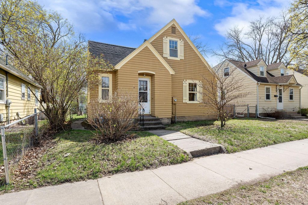 Photo of 905 10th Avenue SW, Austin, MN 55912 (MLS # 7061700)