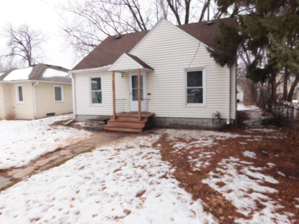 Photo of 2607 Girard Avenue N, Minneapolis, MN 55411 (MLS # 7002794)