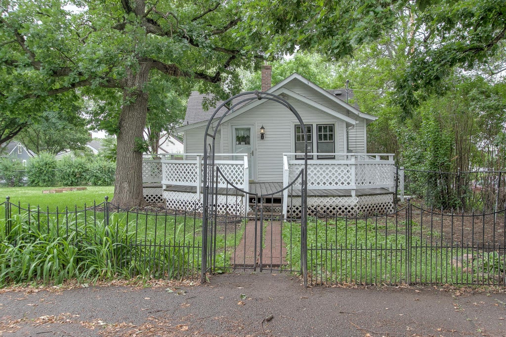 Photo of 1841 Maryland Avenue E, Saint Paul, MN 55119 (MLS # 7062928)
