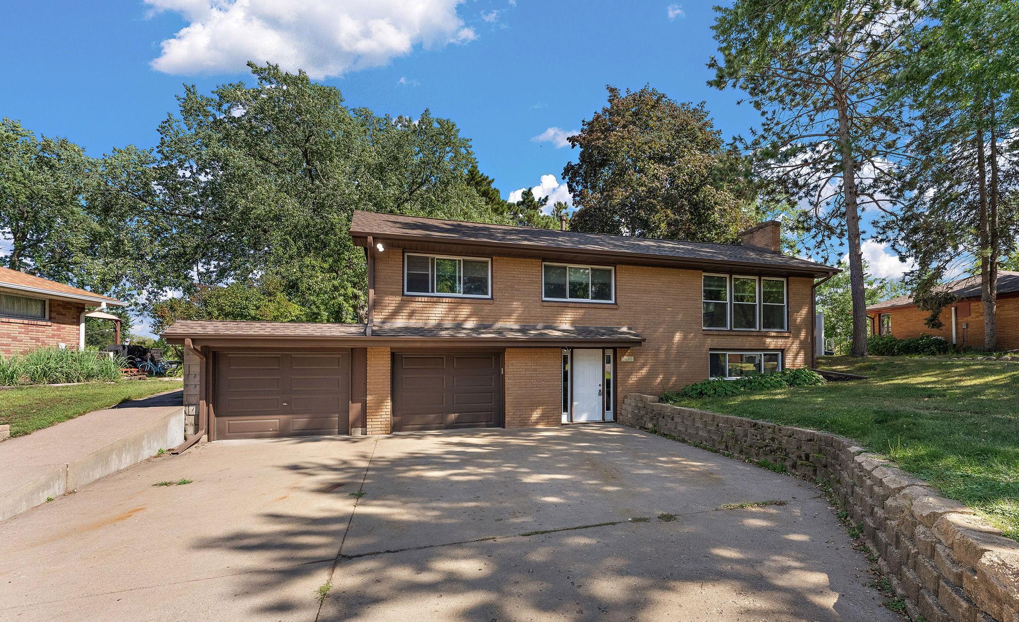 2624 Bittersweet Lane