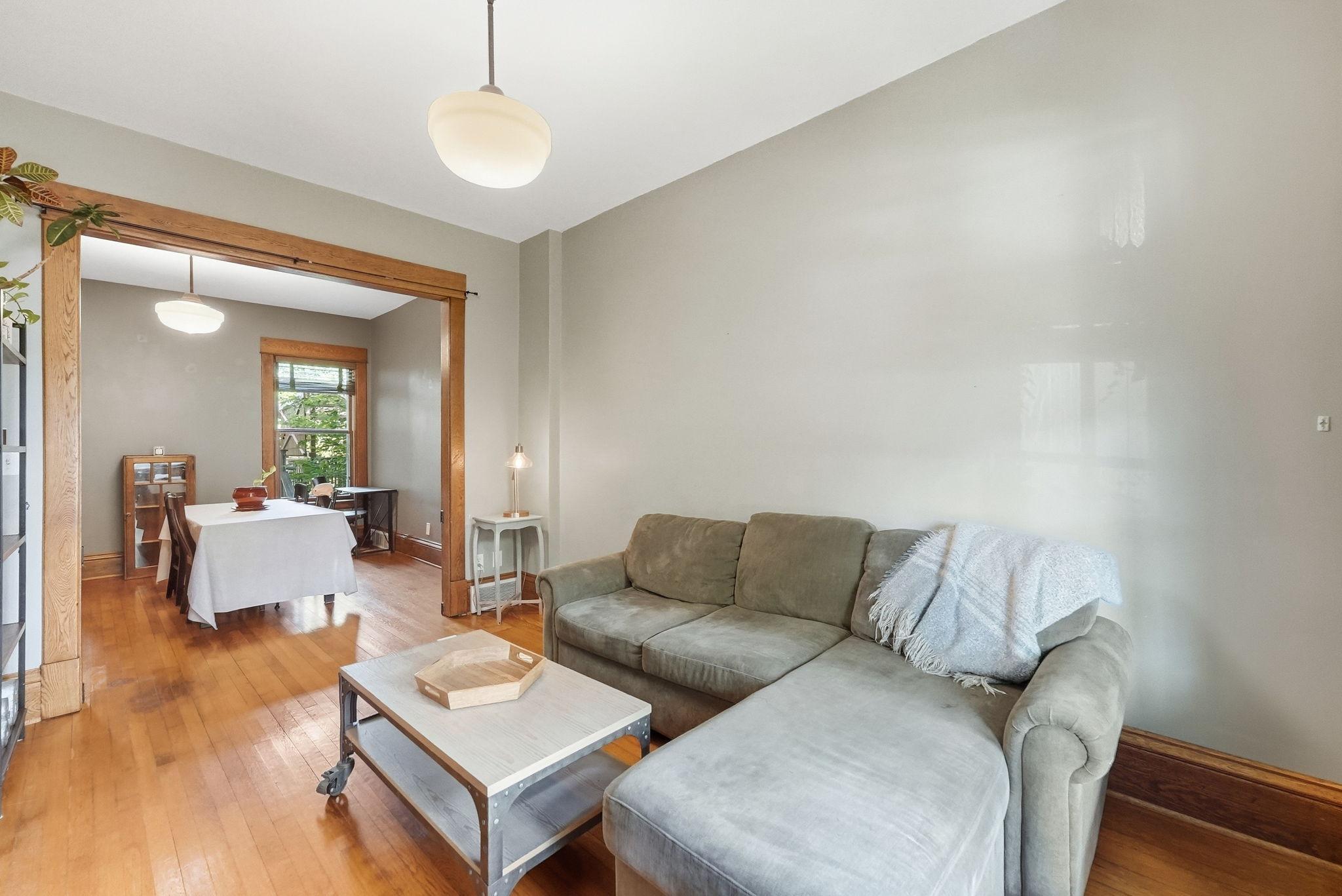 111 Isabel Street E
