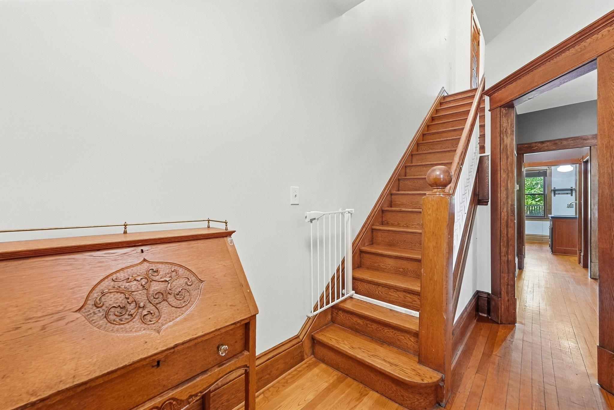111 Isabel Street E