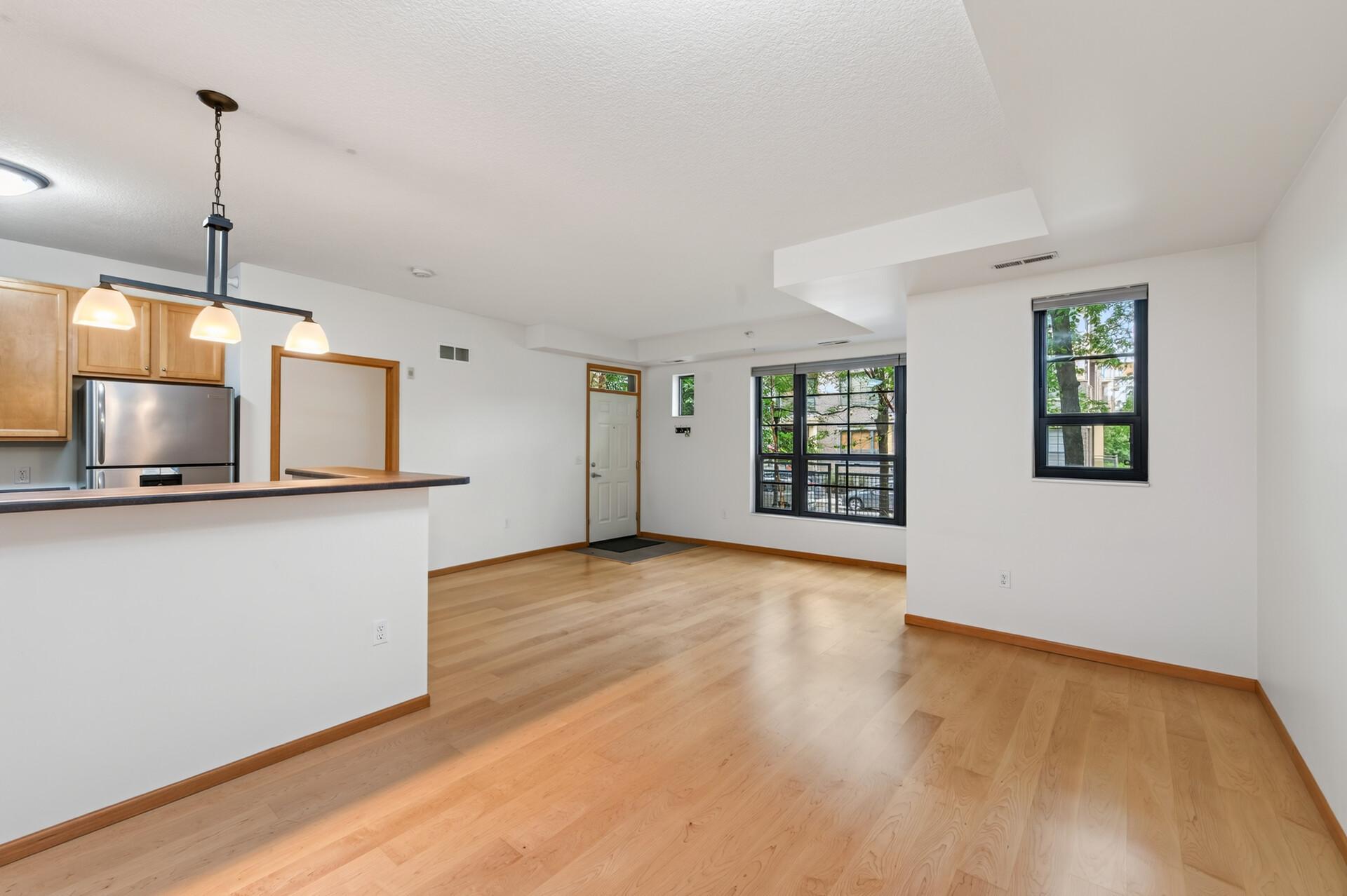 2565 Franklin Avenue 102
