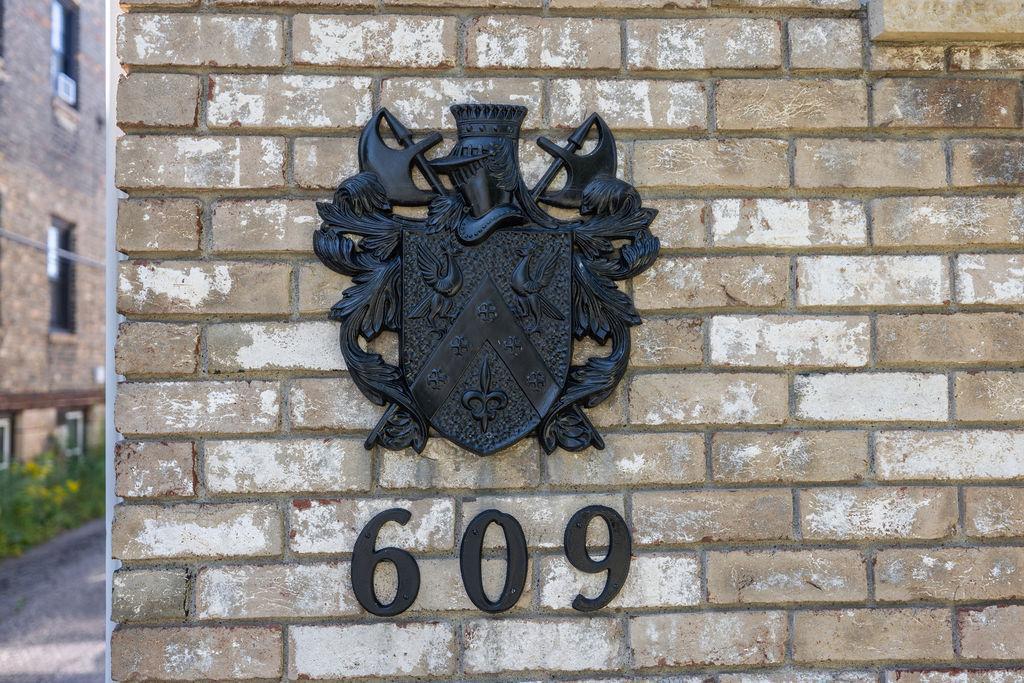 609 Park Street