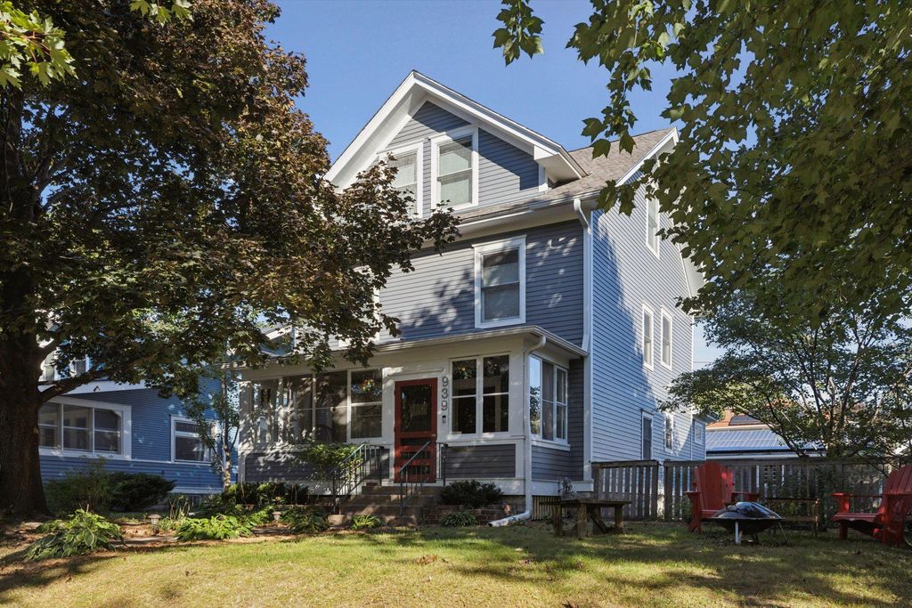 Photo of 939 Linwood Avenue, Saint Paul, MN 55105 (MLS # 6757889)