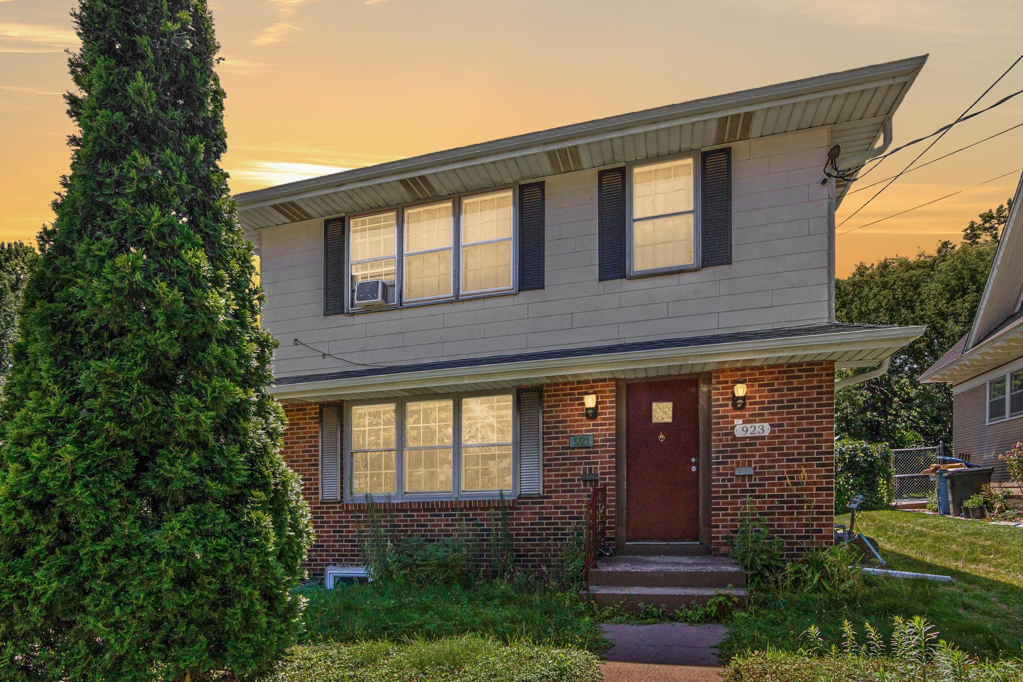 Photo 1 of 31 — 921 Weeks Avenue SE, Minneapolis, MN 55414