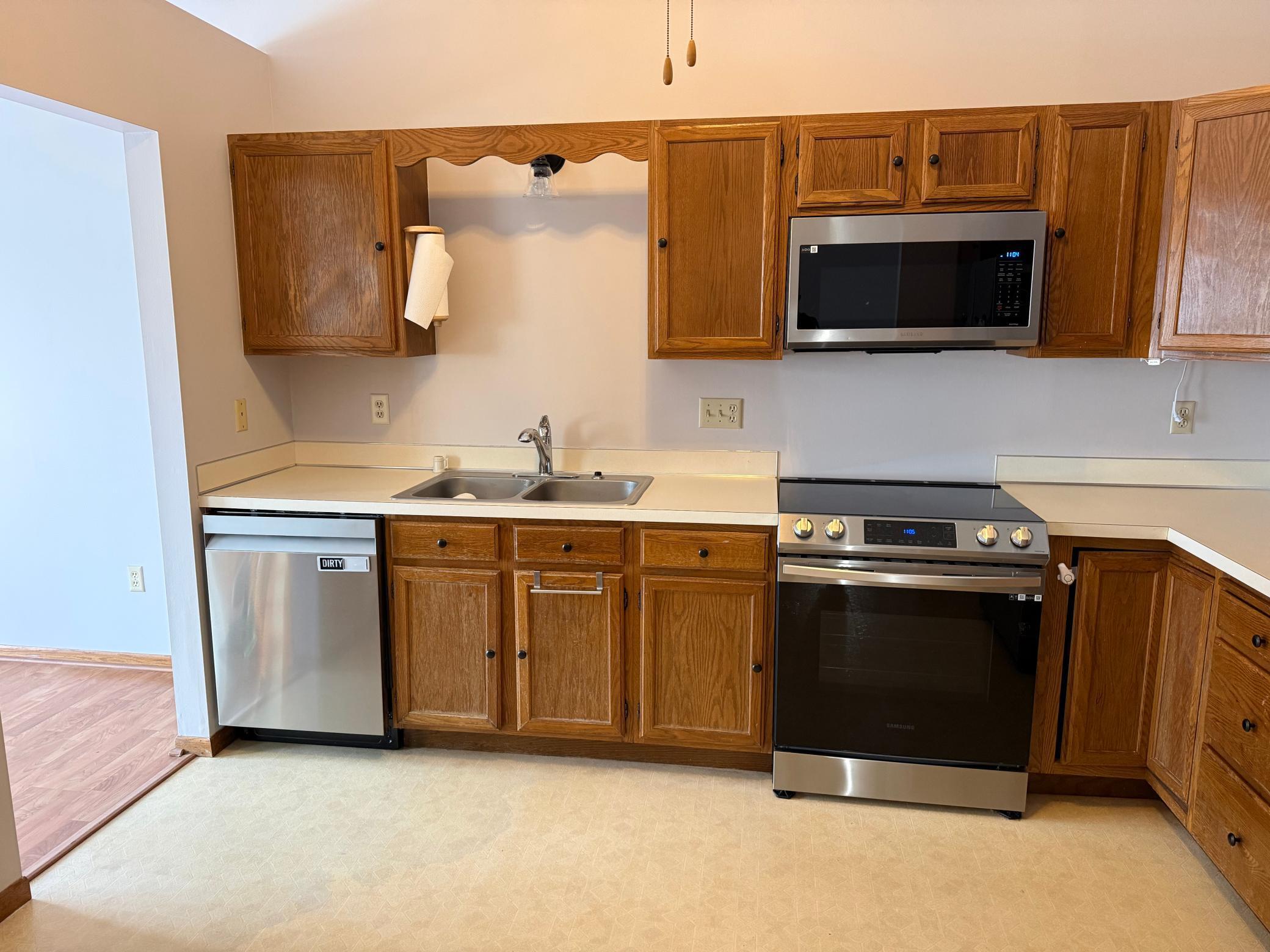 565 Skillman Avenue E