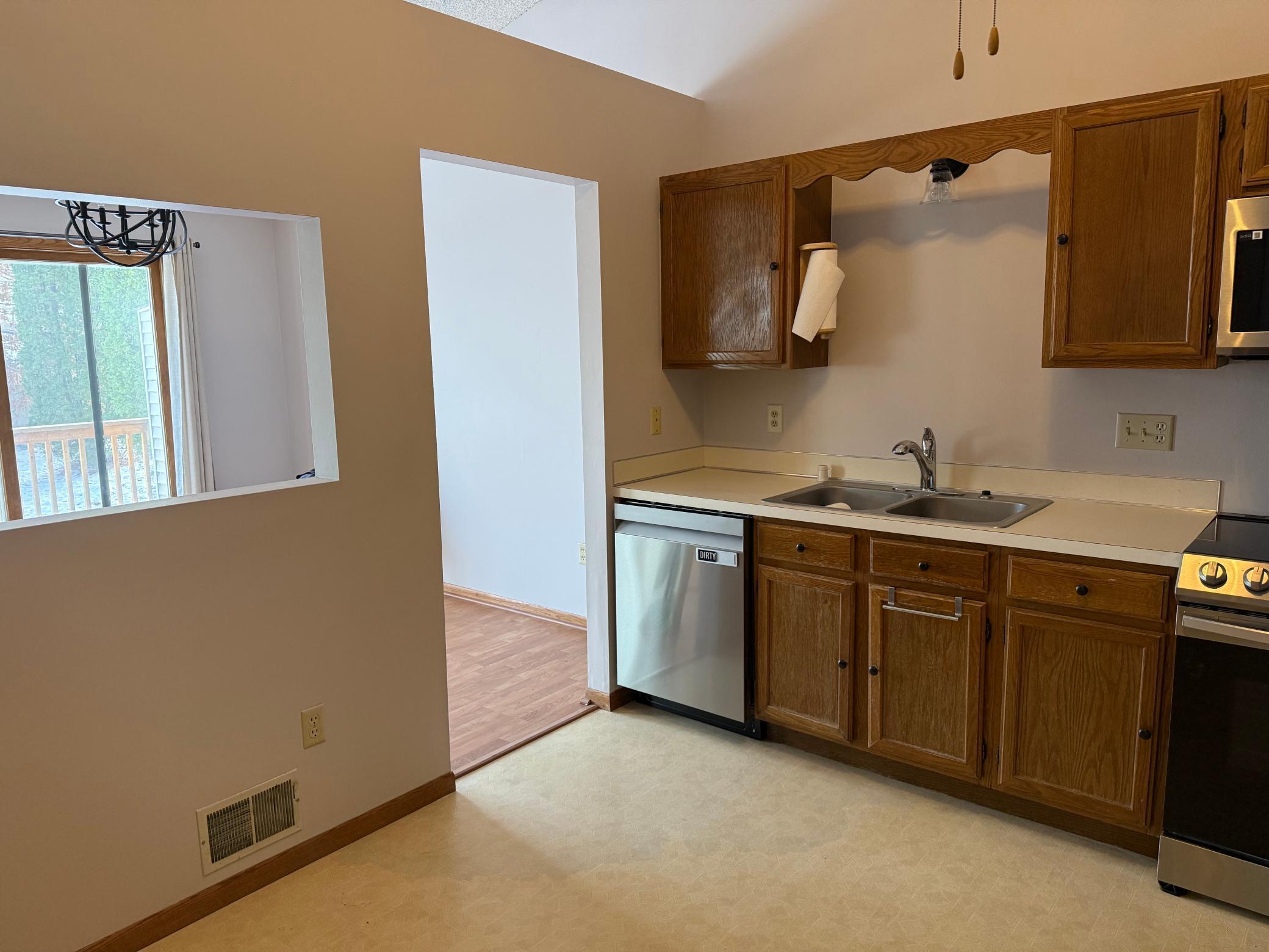 565 Skillman Avenue E