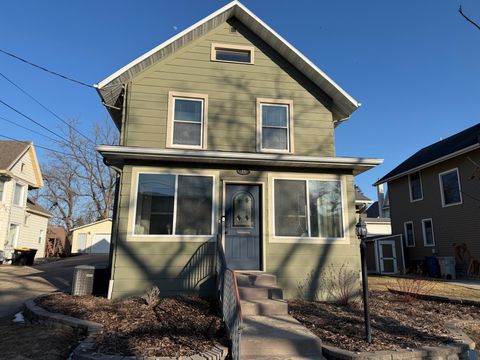 Photo of 16 7th Avenue NE, Rochester, MN 55906 (MLS # 7031871)