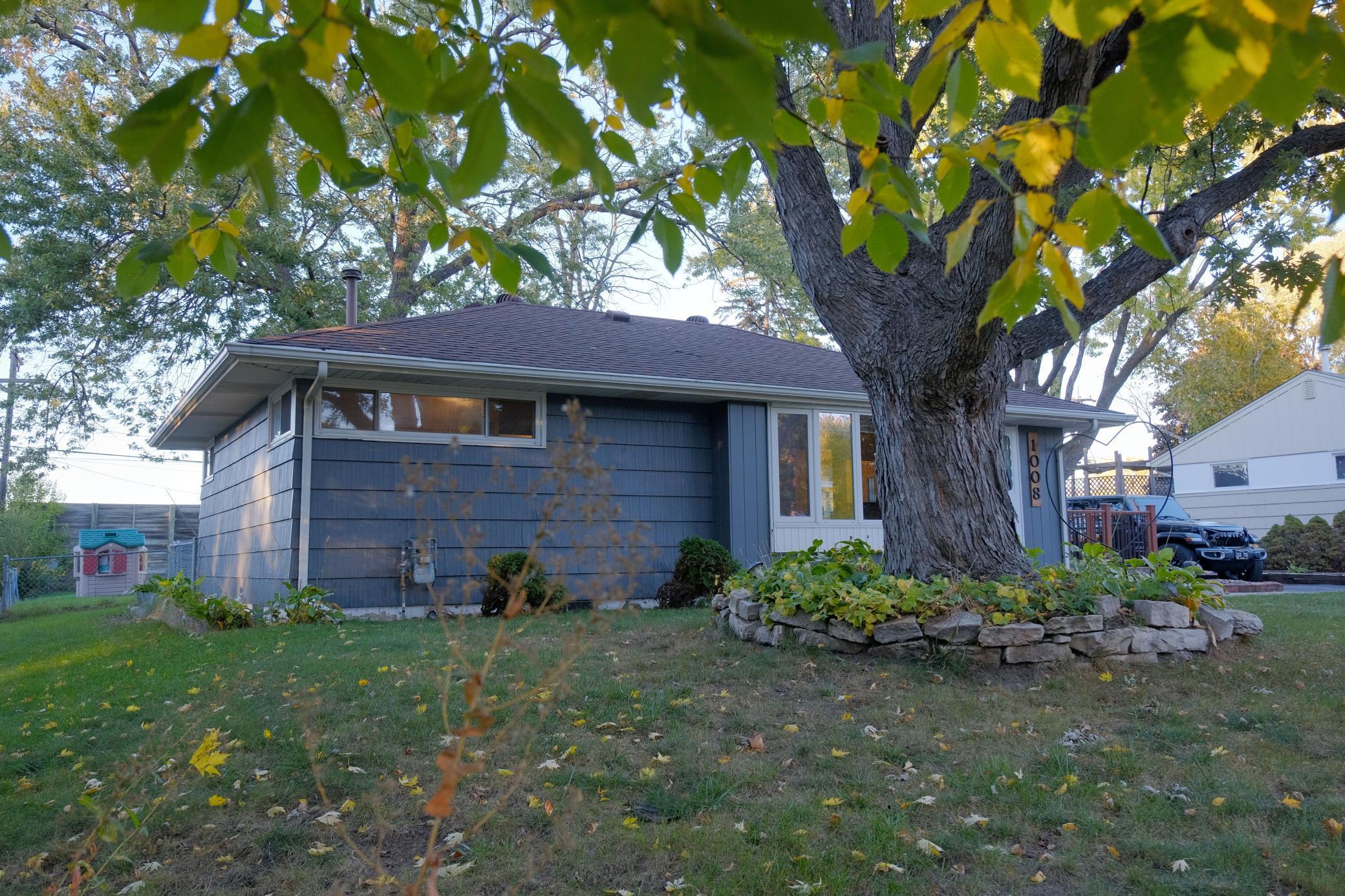 1008 W 80 1/2 Street