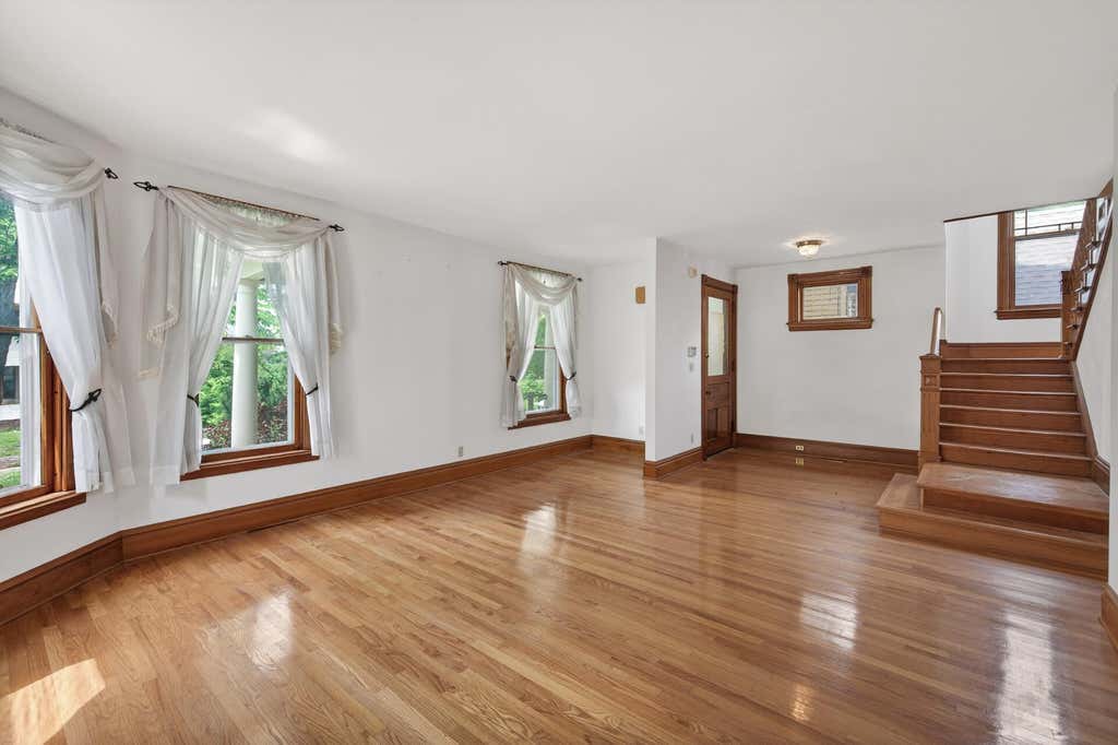 Photo of 702 4th Street E, Saint Paul, MN 55106 (MLS # 7057466)