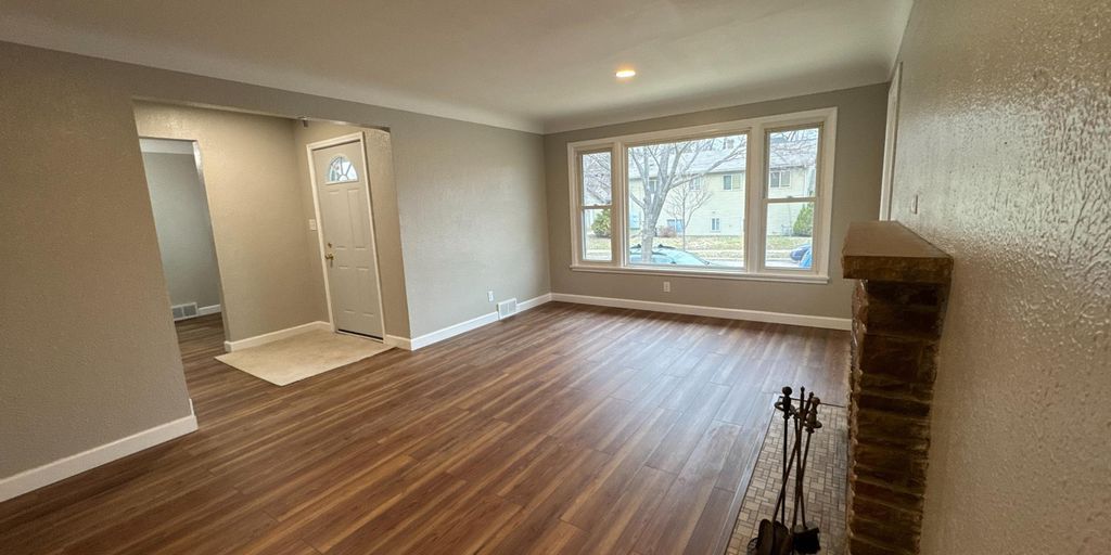 Photo of 42 Baker Street W, Saint Paul, MN 55107 (MLS # 7043098)