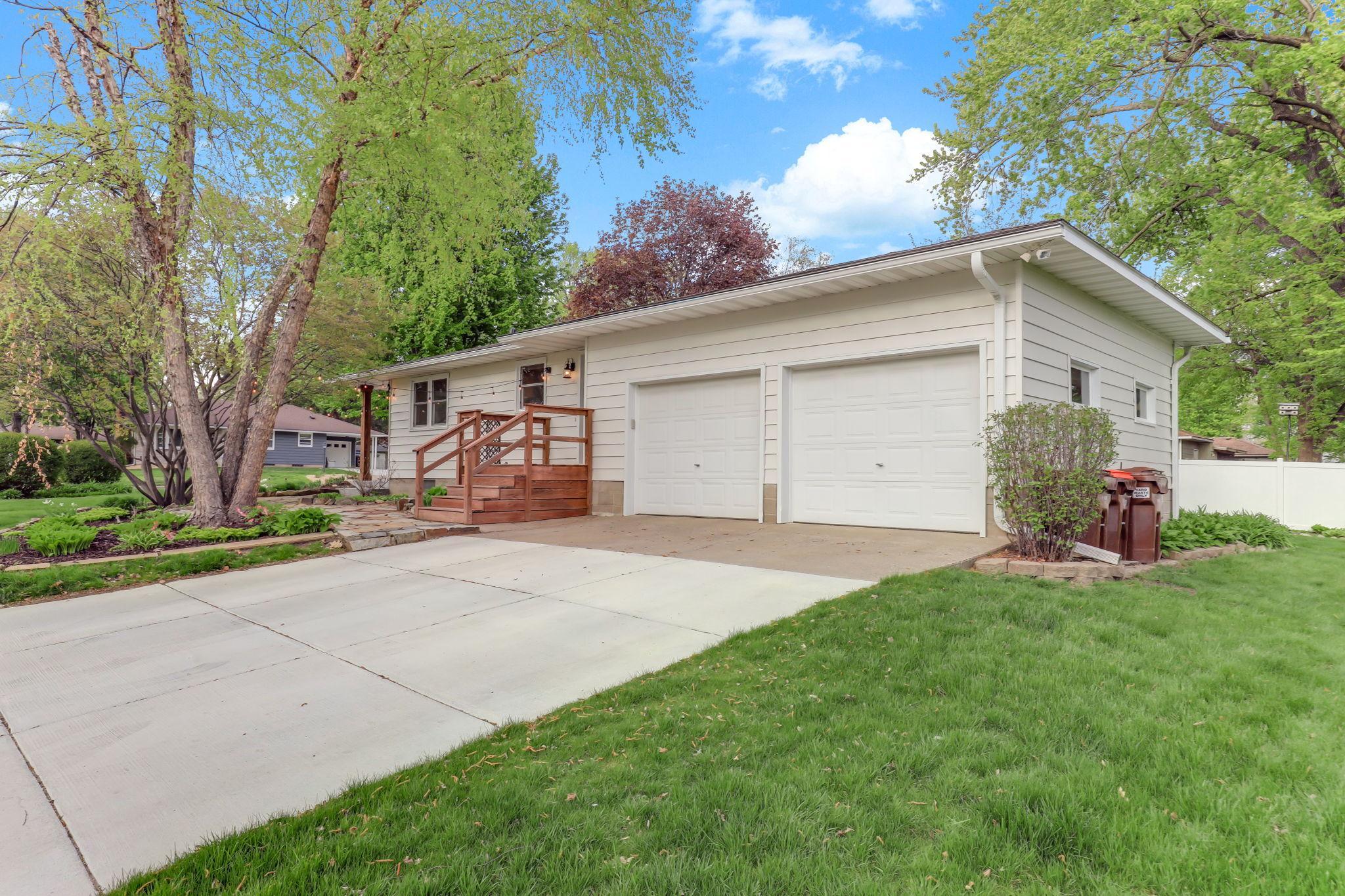 933 5th Street W