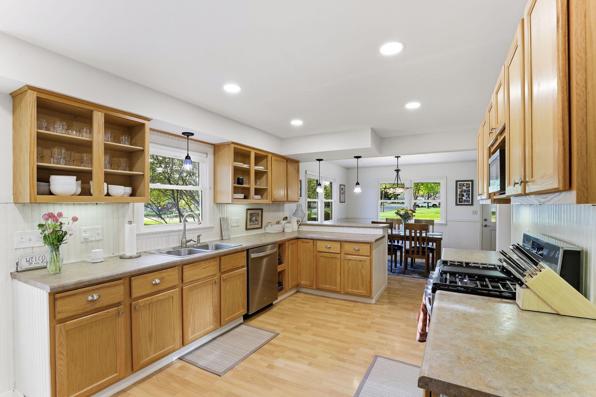 933 5th Street W