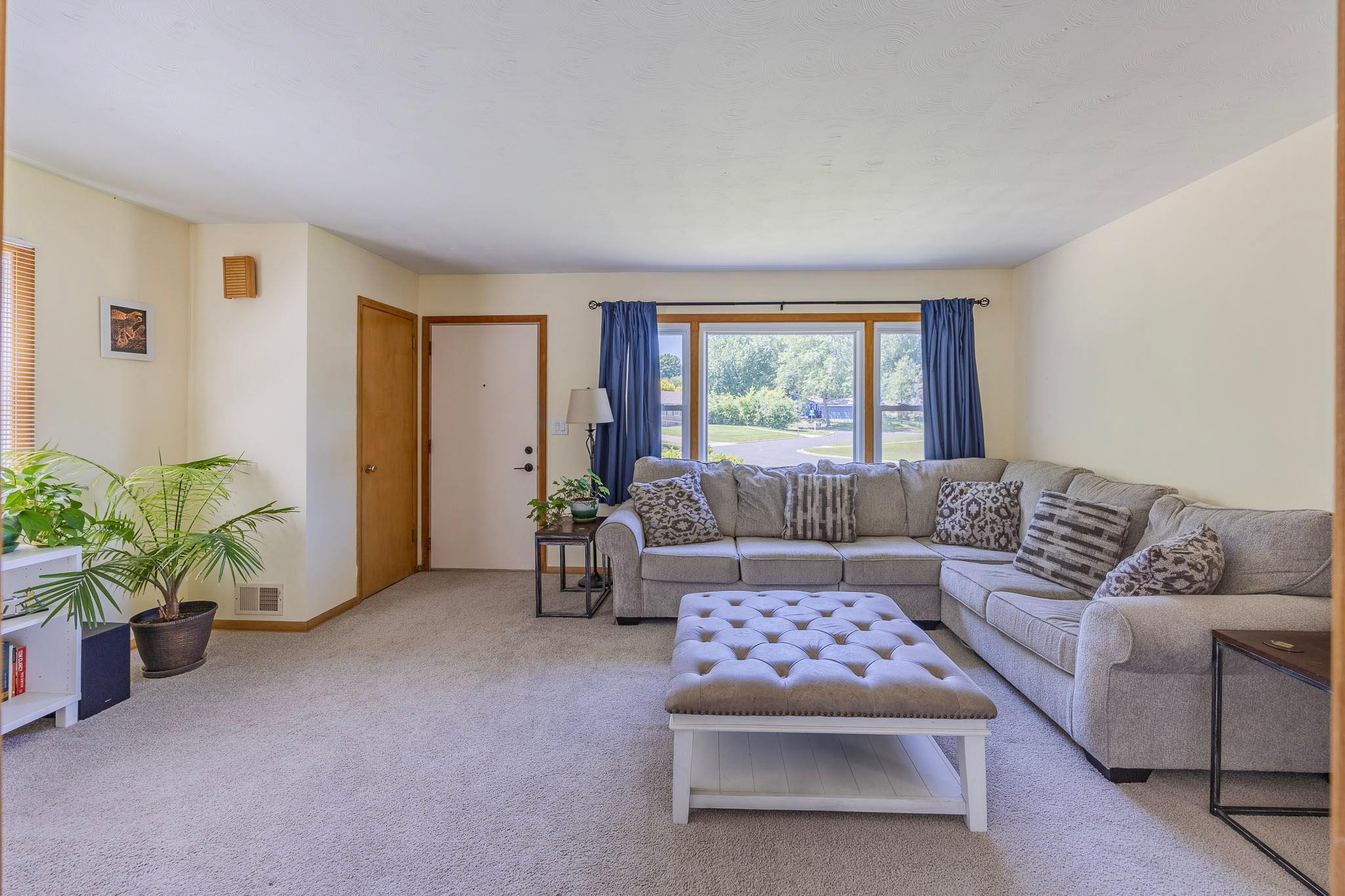 6332 Oak Knoll Plaza