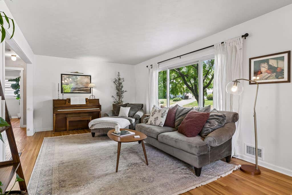Photo of 6164 Oak Knoll Drive, Woodbury, MN 55125 (MLS # 7088255)