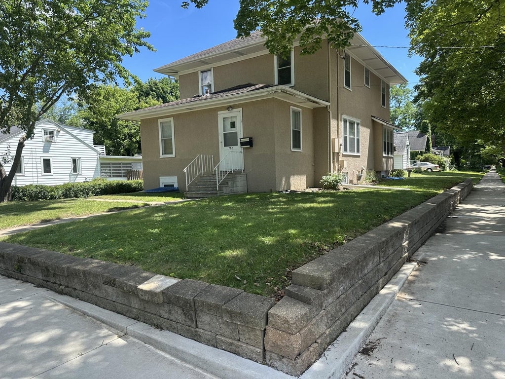 Photo of 702 9th Street SE, Rochester, MN 55904 (MLS # 7100460)