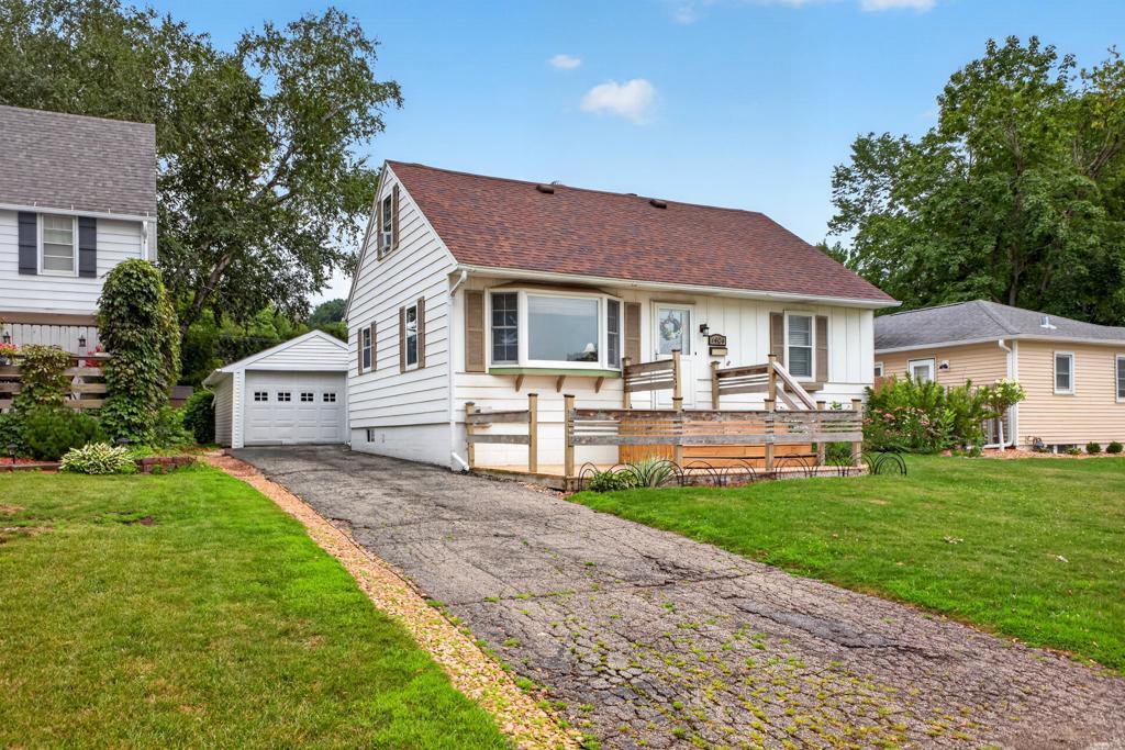 Photo of 1404 12th Avenue NE, Rochester, MN 55906 (MLS # 7121317)