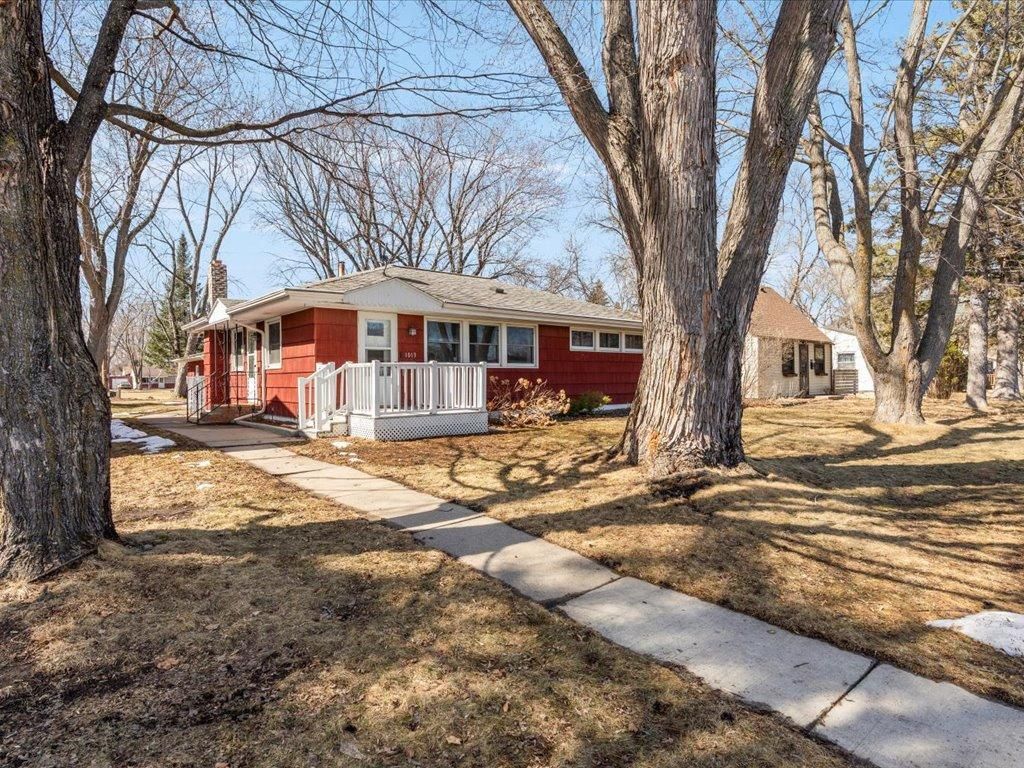 Photo of 1013 10th Avenue NE, Brainerd, MN 56401 (MLS # 7040592)