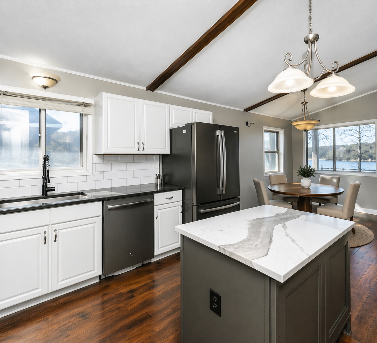 12407 Oak Lodge Lane NE