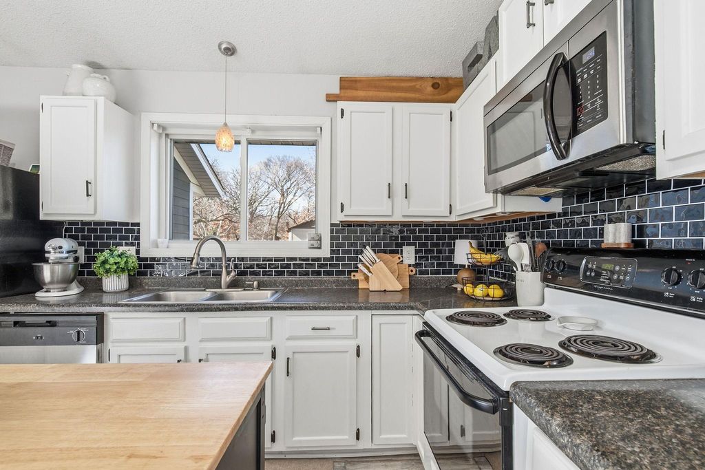 Photo of 1066 Tiffany Place, Eagan, MN 55123 (MLS # 7030392)