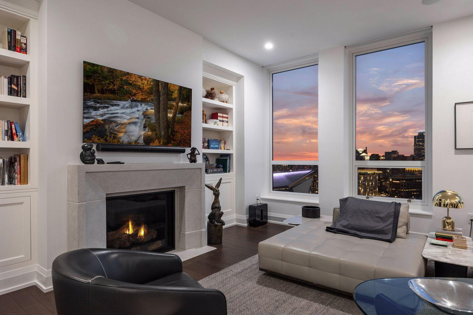 1111 W River Parkway 33A