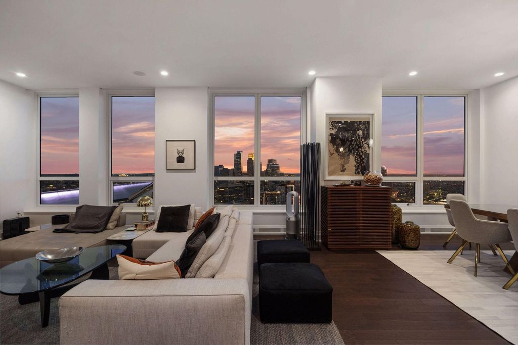 Photo of 1111 W River Parkway #33A, Minneapolis, MN 55415 (MLS # 7006910)